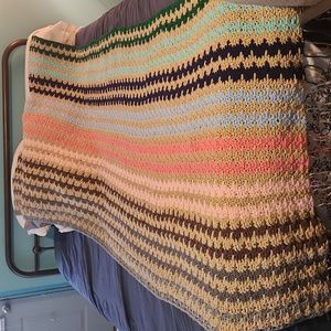Crochet throw blanket with soft colors for anyone!